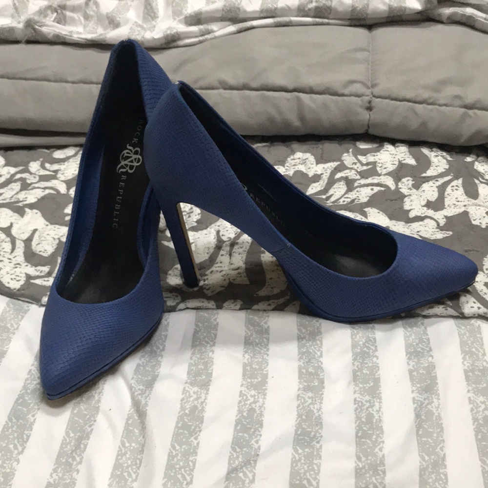 Cobalt blue pumps